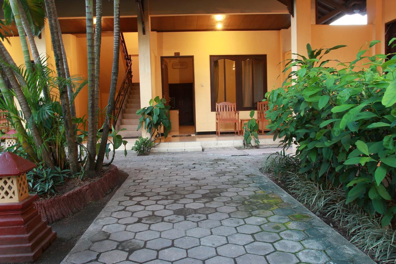 Puri Senggigi Hotel Mangsit Exterior photo