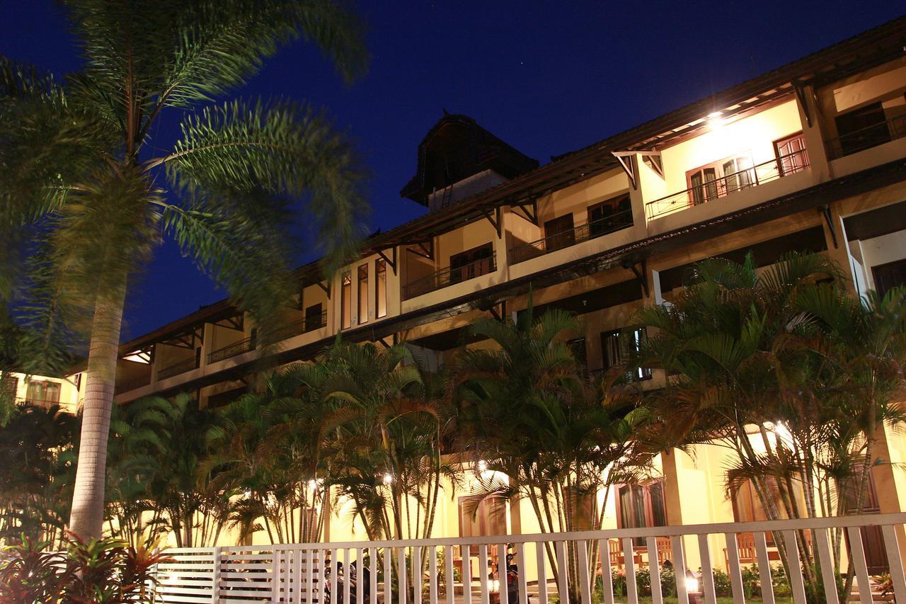 Puri Senggigi Hotel Mangsit Exterior photo