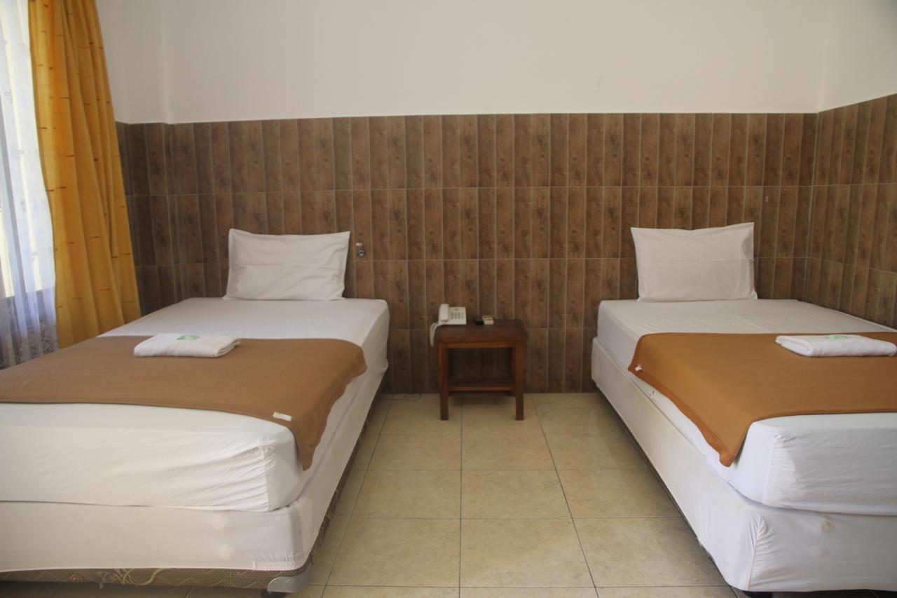 Puri Senggigi Hotel Mangsit Exterior photo