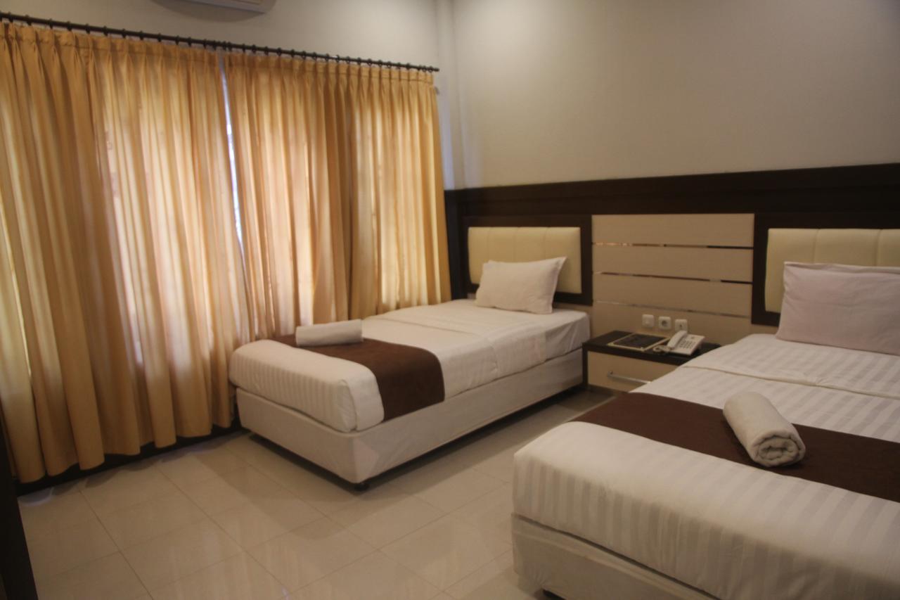 Puri Senggigi Hotel Mangsit Exterior photo