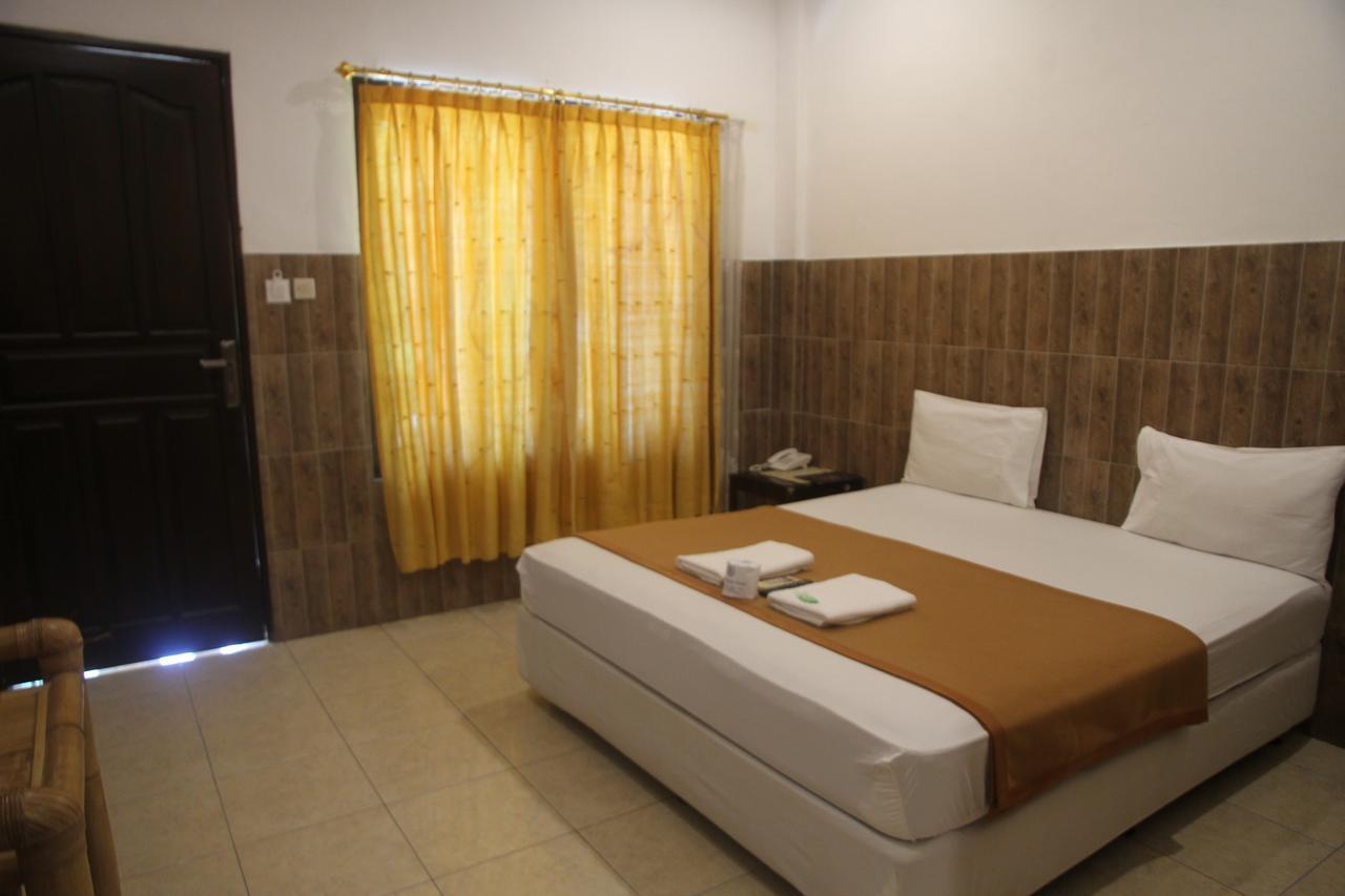 Puri Senggigi Hotel Mangsit Exterior photo