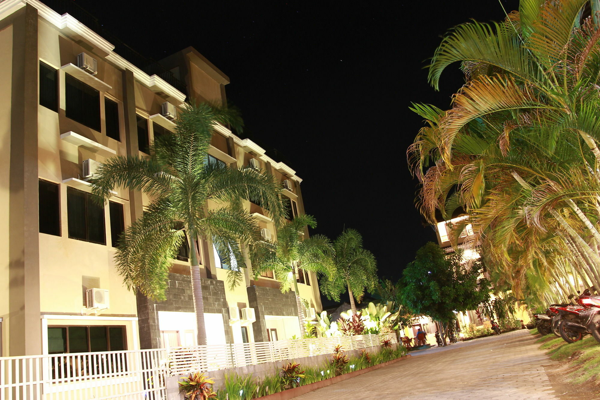 Puri Senggigi Hotel Mangsit Exterior photo