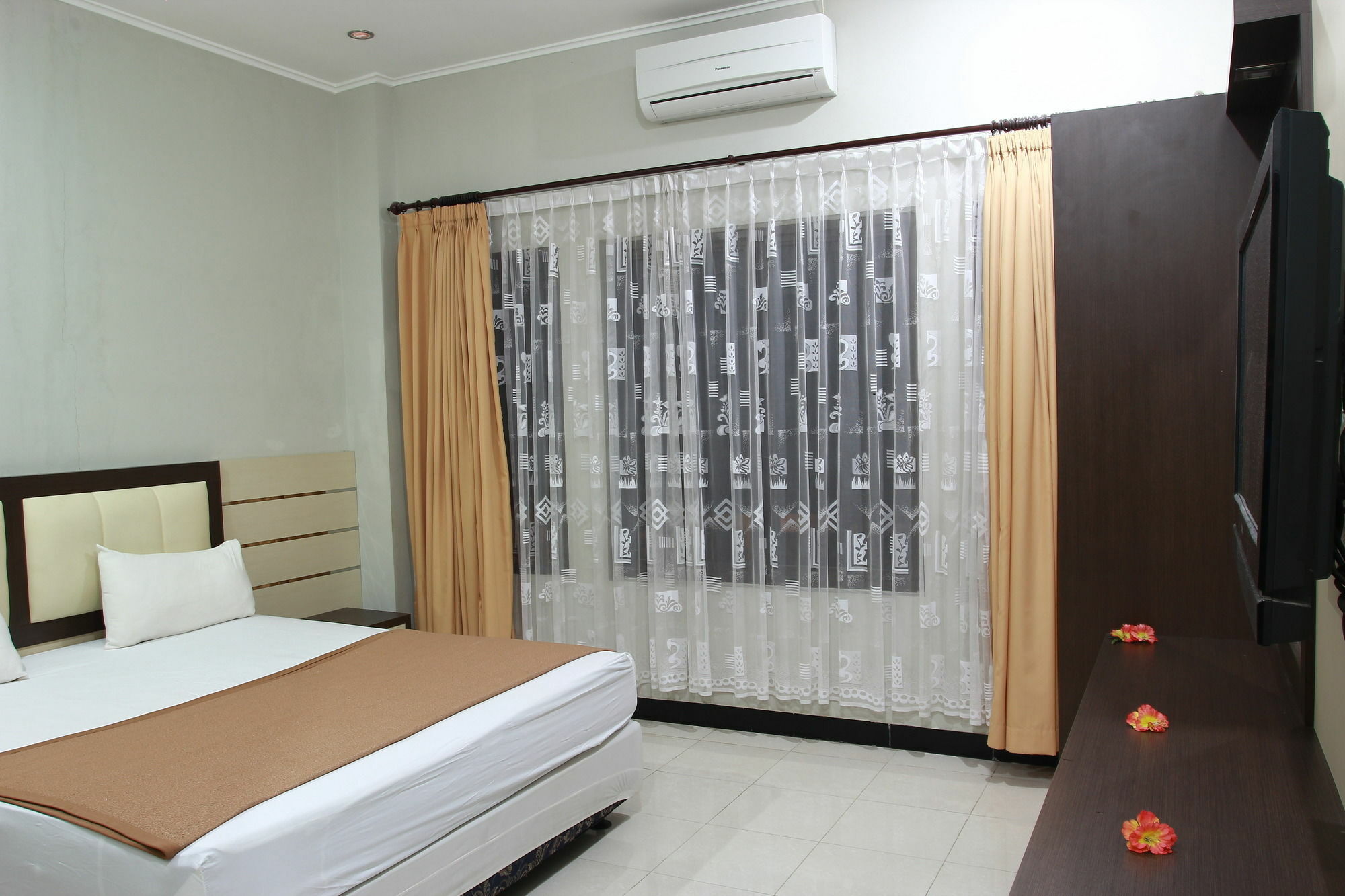 Puri Senggigi Hotel Mangsit Exterior photo