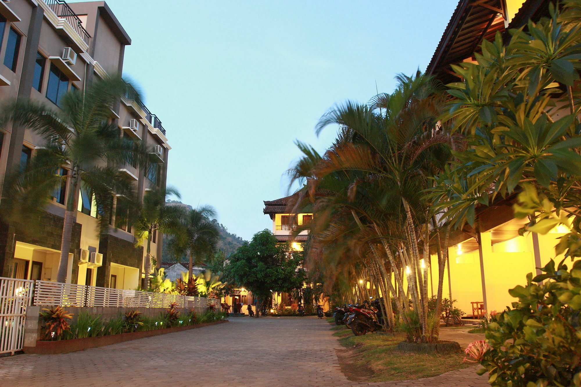 Puri Senggigi Hotel Mangsit Exterior photo